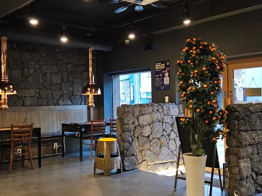 Interior of Jeju Oktop with 4-person tables