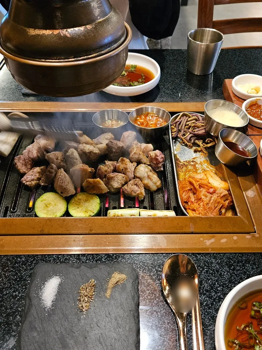 Black pork front cut being self-grilled