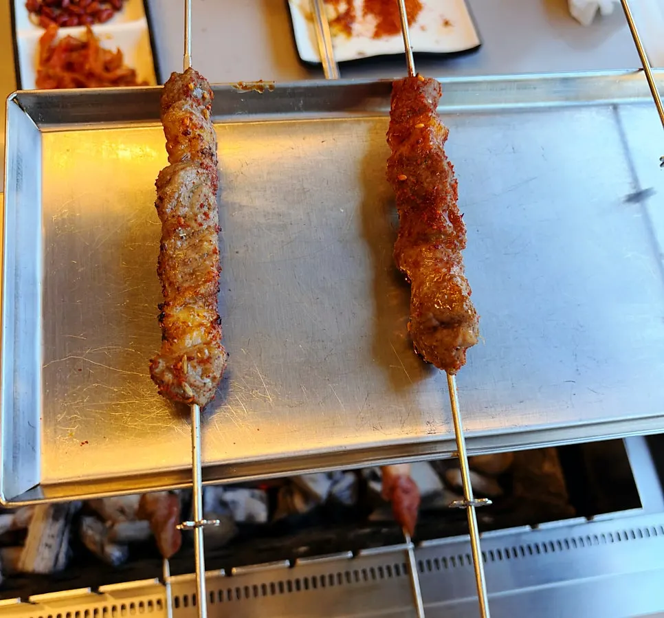 알맞게 익어가는 양꼬치