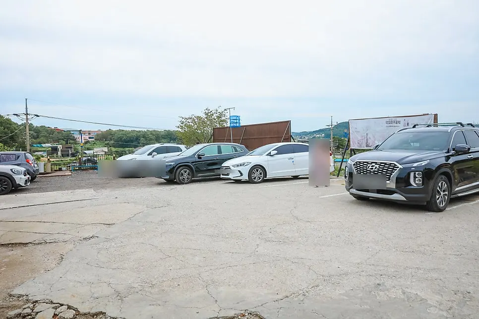 덕오리주물럭 강화도본점 입구와 주차장