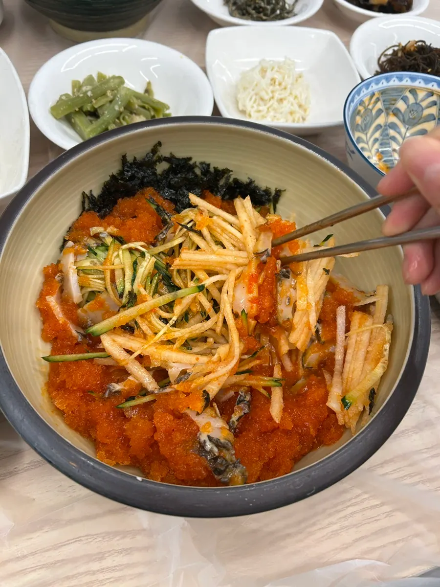 Abalone mulhoe with icy broth and noodles