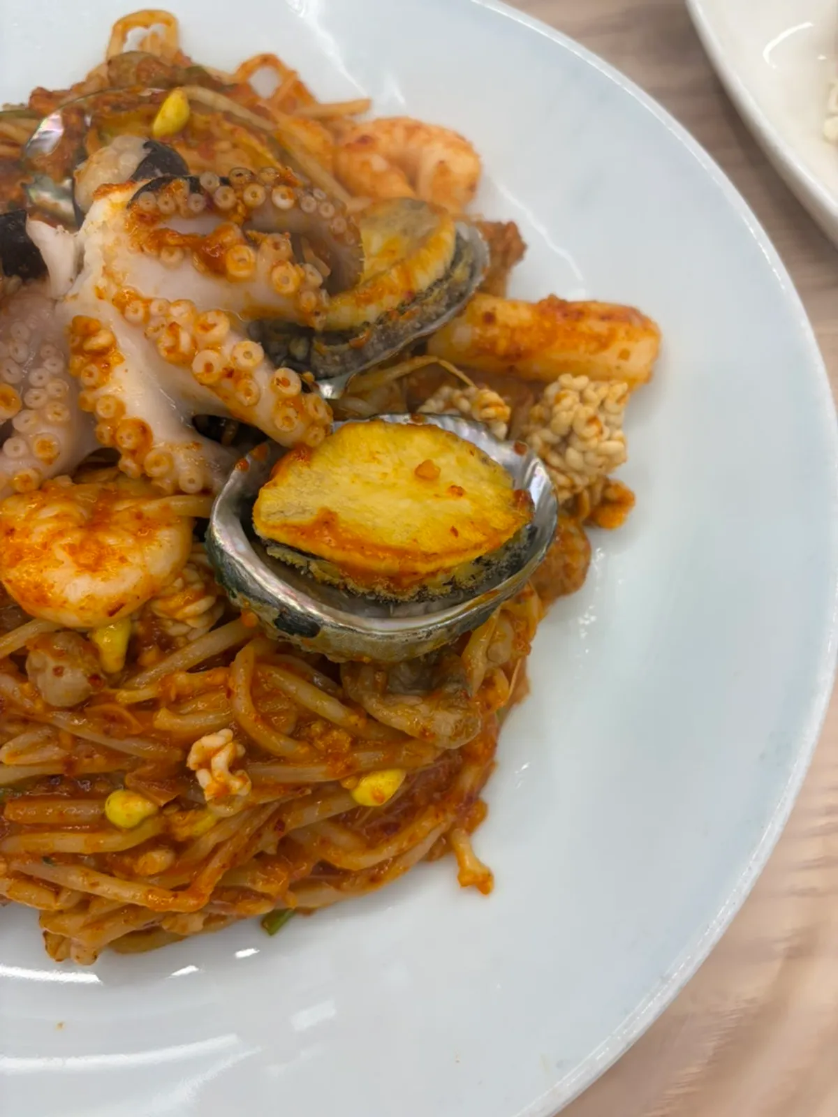 Small-size jeonbok haemuljjim topped with four abalones and octopus