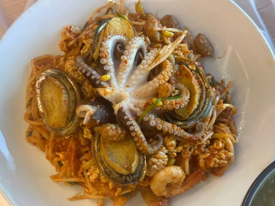 완도참전복집 전복해물찜 소 한 접시