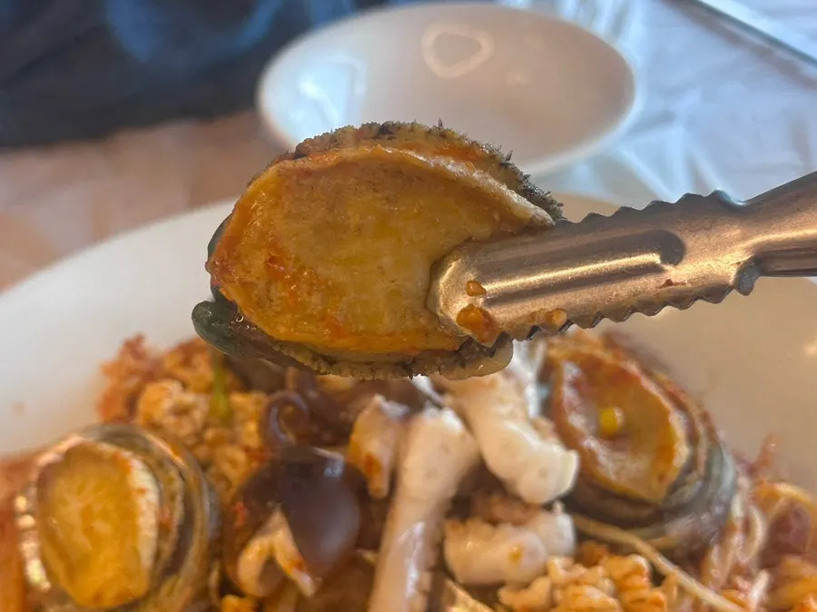 큰 전복이 올라간 전복해물찜