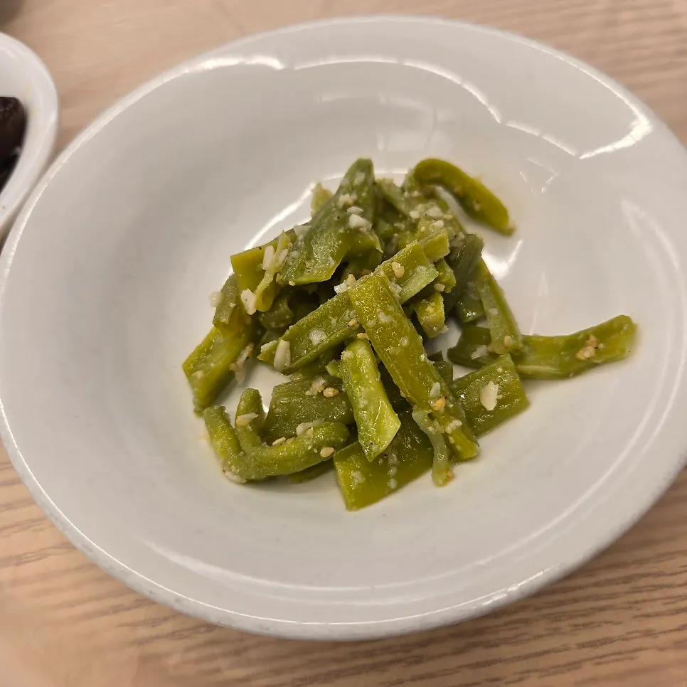 Composición de una mesa de comida coreana
