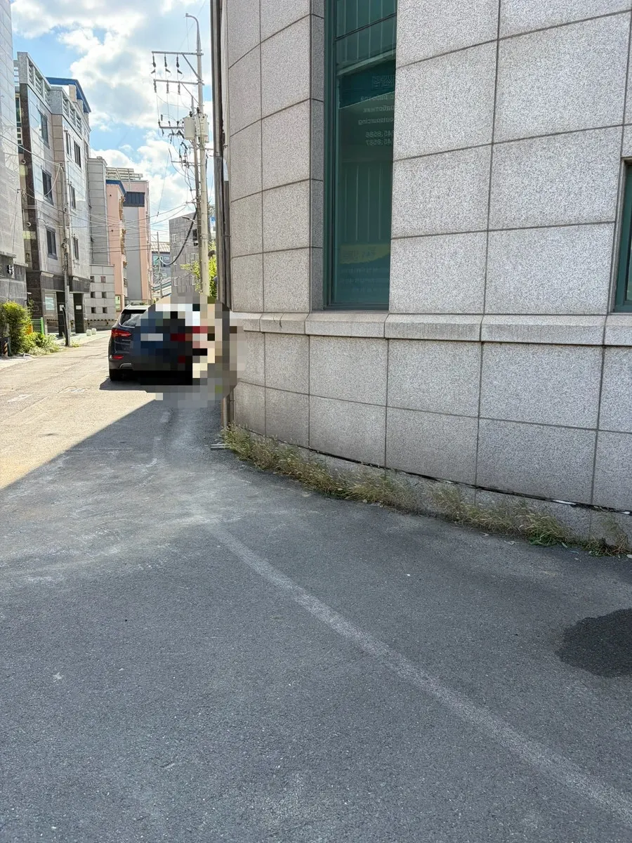 Parking space in front of Wando Cham Jeonbokjip