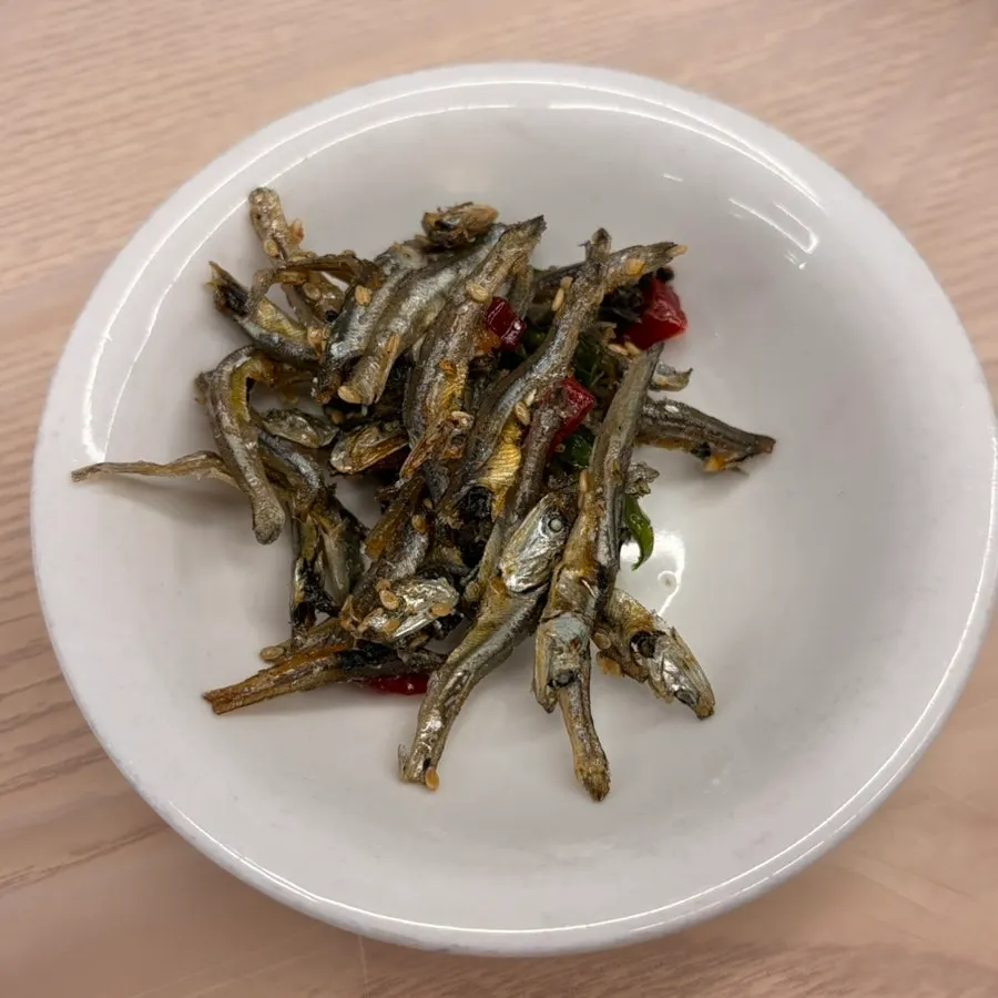 Basic side dishes: cheonsachae and anchovies