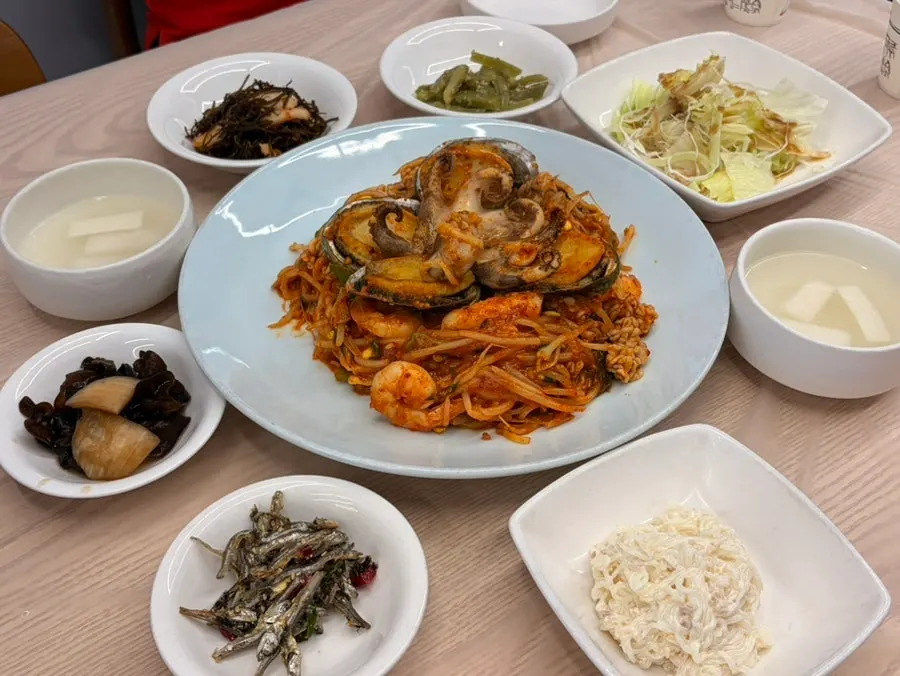 Neatly arranged full table of side dishes at Wando Cham Jeonbokjip