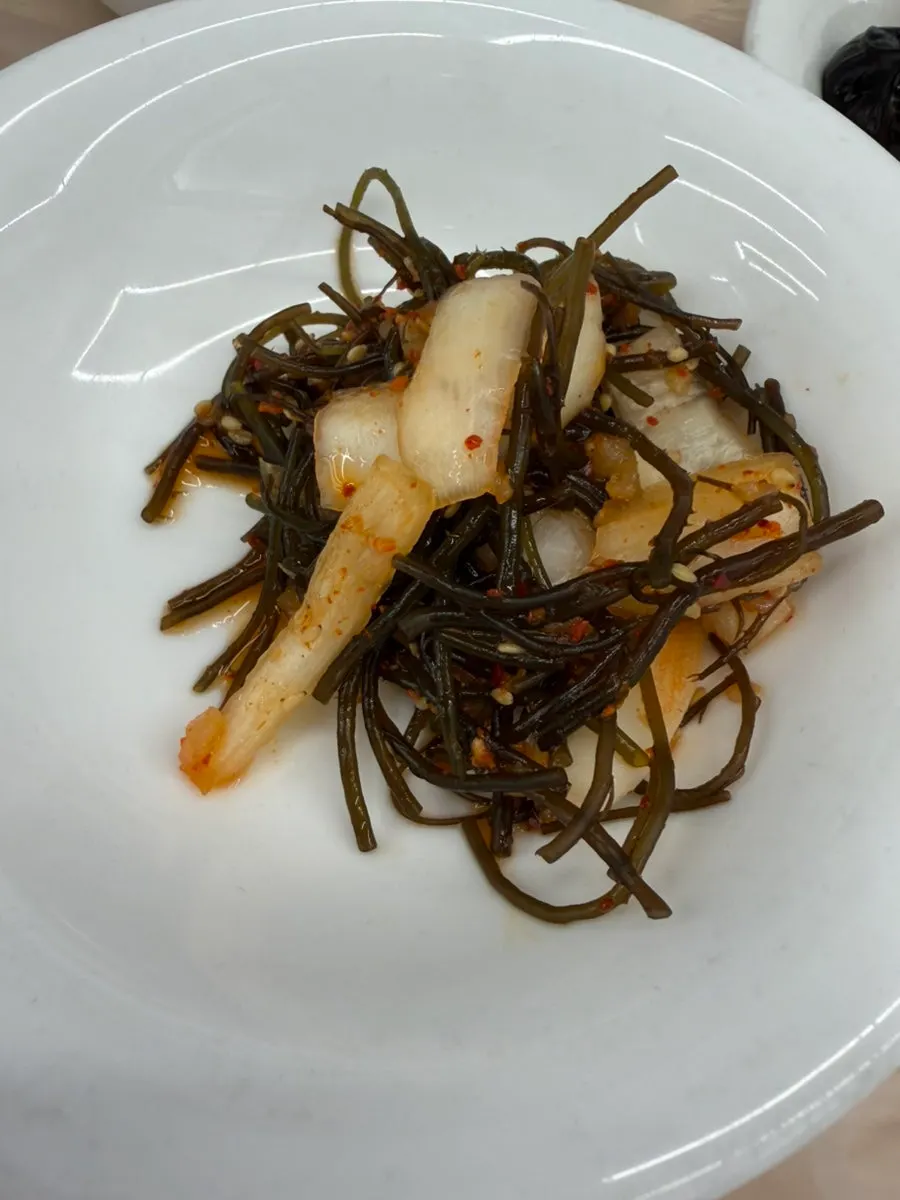 Basic side dish assortment at Wando Cham Jeonbokjip