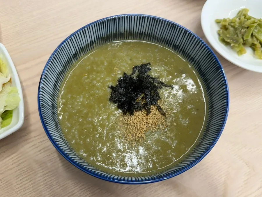 적당히 걸쭉한 완도참전복집 전복죽