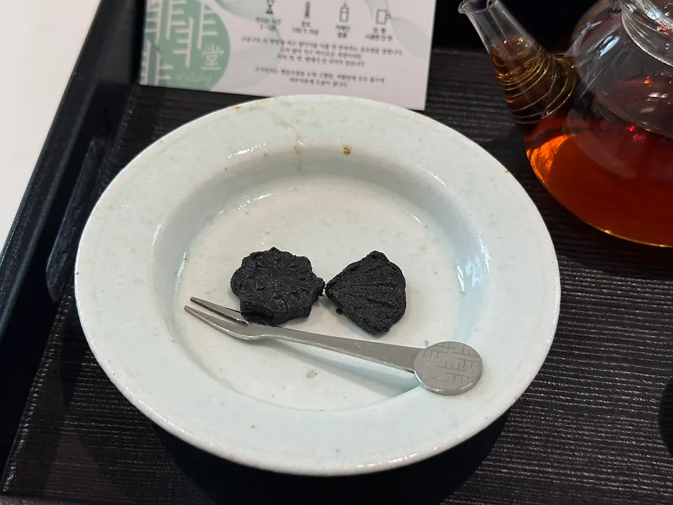 다구에 담긴 구기자차