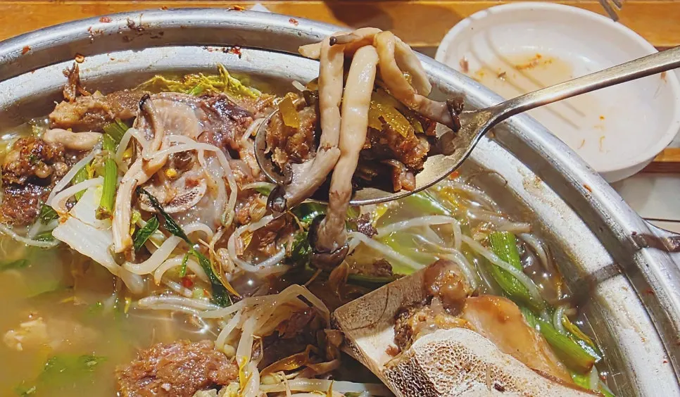 Hot pot after eating the meat from the bones