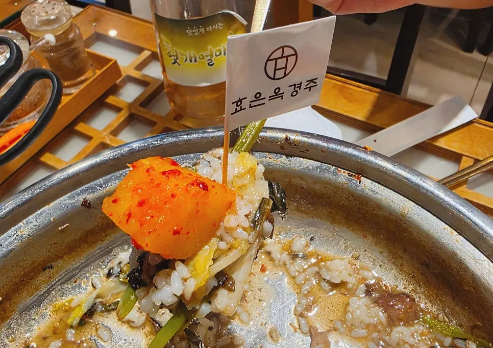Eating the Ppyeoberest hot pot