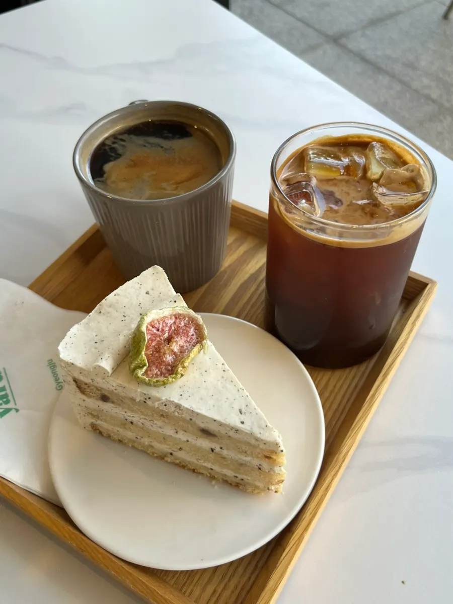 An americano and a slice of Earl Grey fig cake