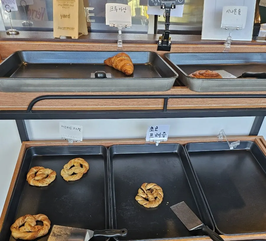 Order counter at Yard