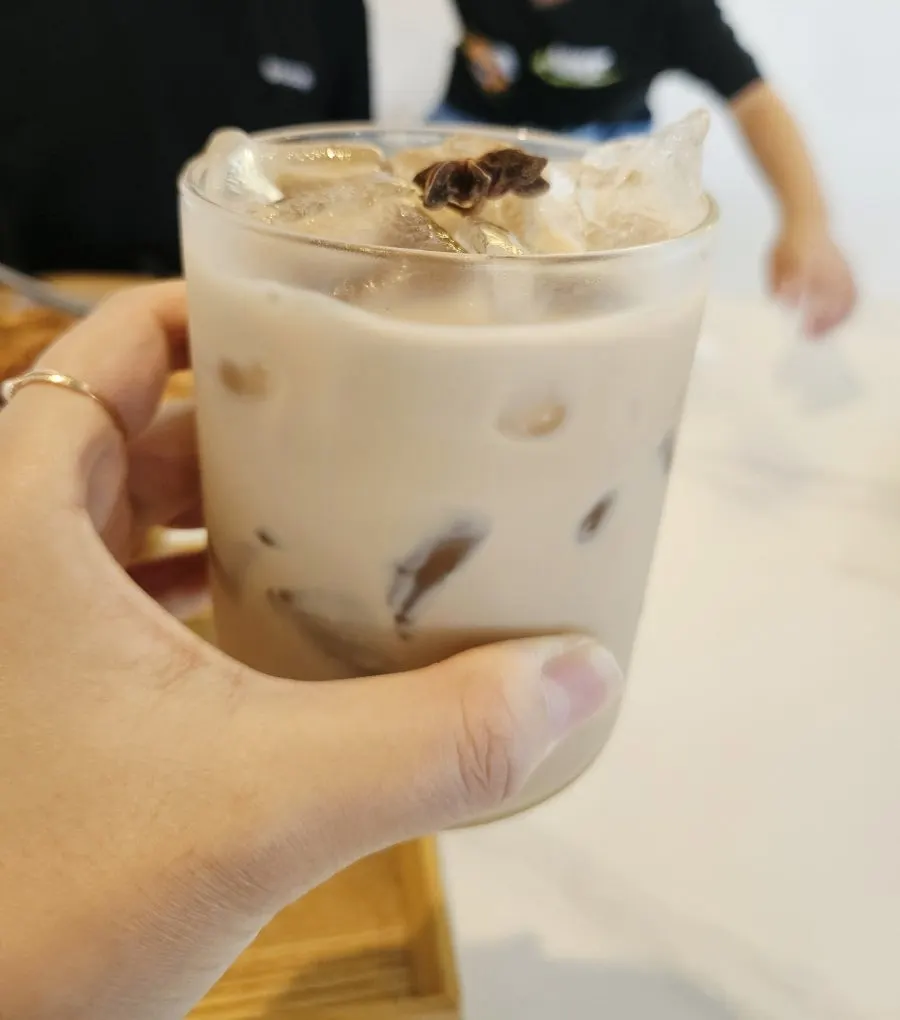 Iced milk tea glass with a subtle black tea aroma