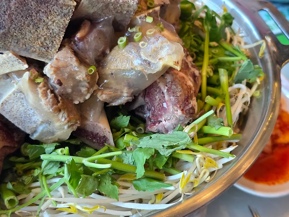 칼국수와 죽까지 세팅된 뼈베레스트 5종 세트