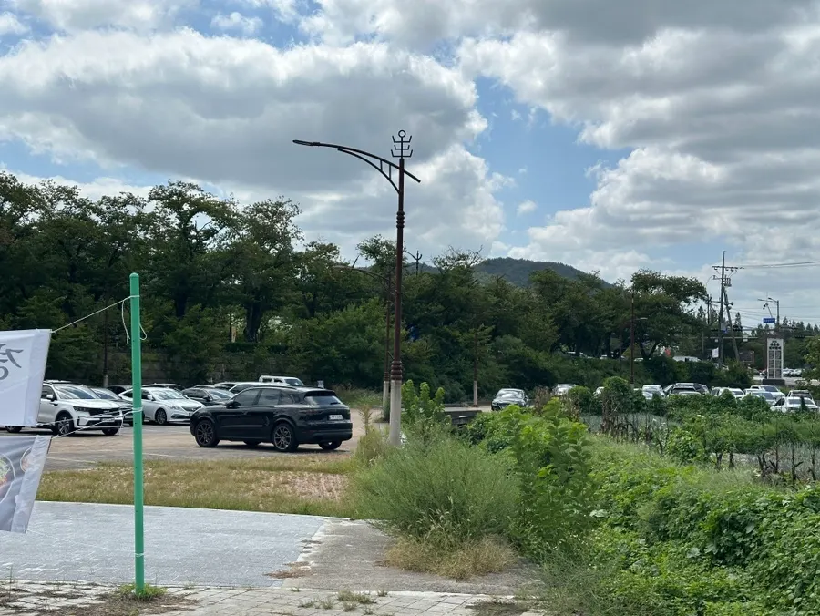 Hyoeunok's private parking lot and storefront