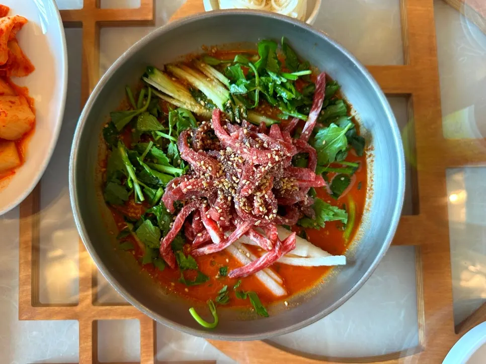 Gyeongju minari beef hoetjguk at Hyoeunok