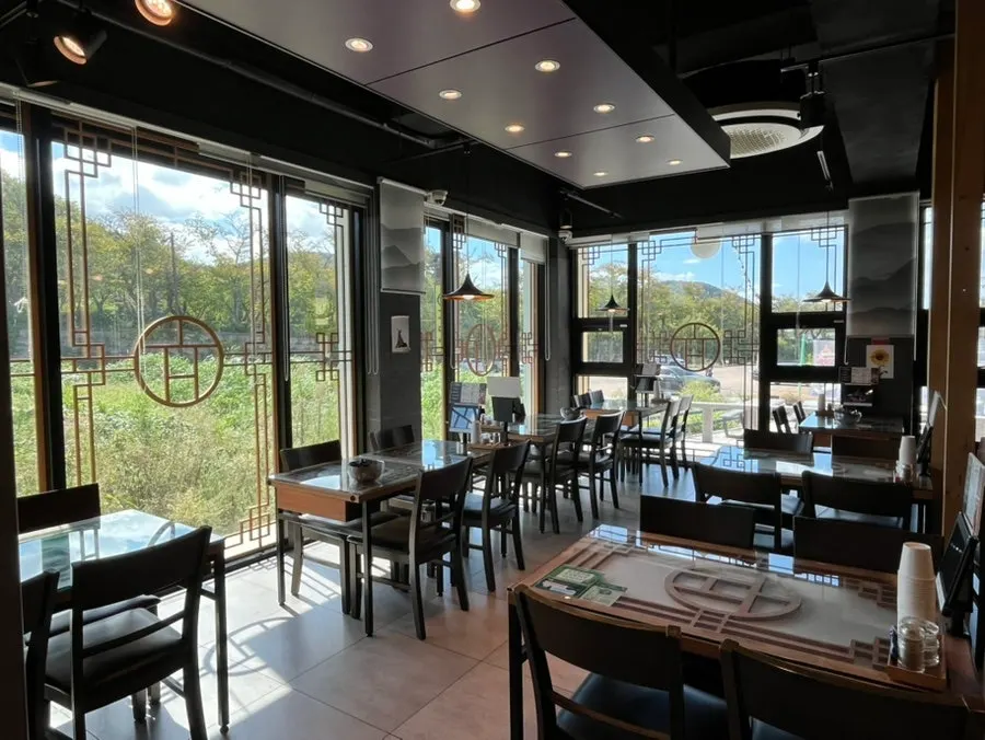 View of the dining hall seating at Hyoeunok Gyeongju Branch