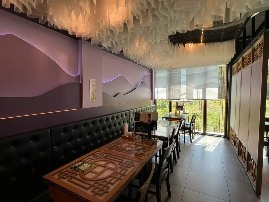 Interior of Hyoeunok with plenty of seating