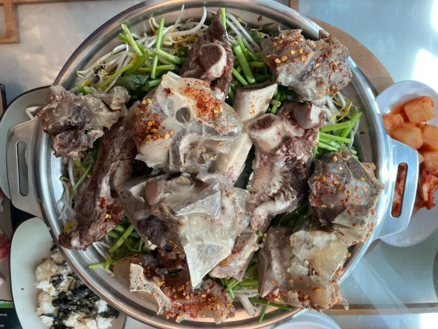 Beef ribs and vegetables boiling in the slightly spicy broth