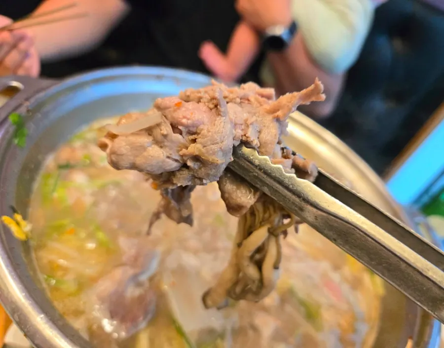 남은 국물에 넣어 익히는 샤브샤브 소고기