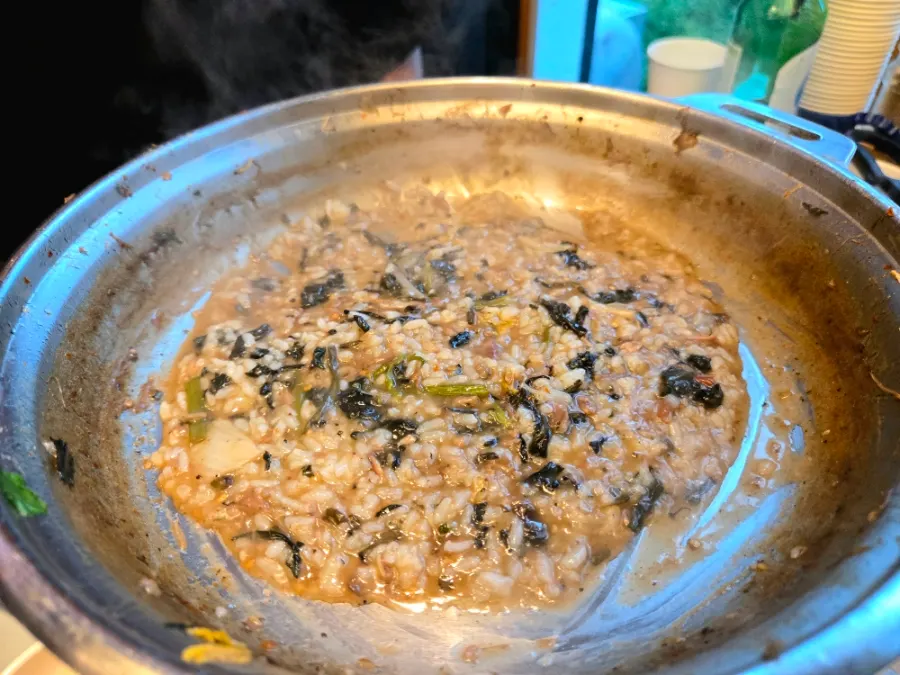 육수에 넣어 익힌 칼국수 사리