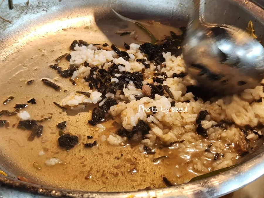 6분간 끓여 익힌 칼국수