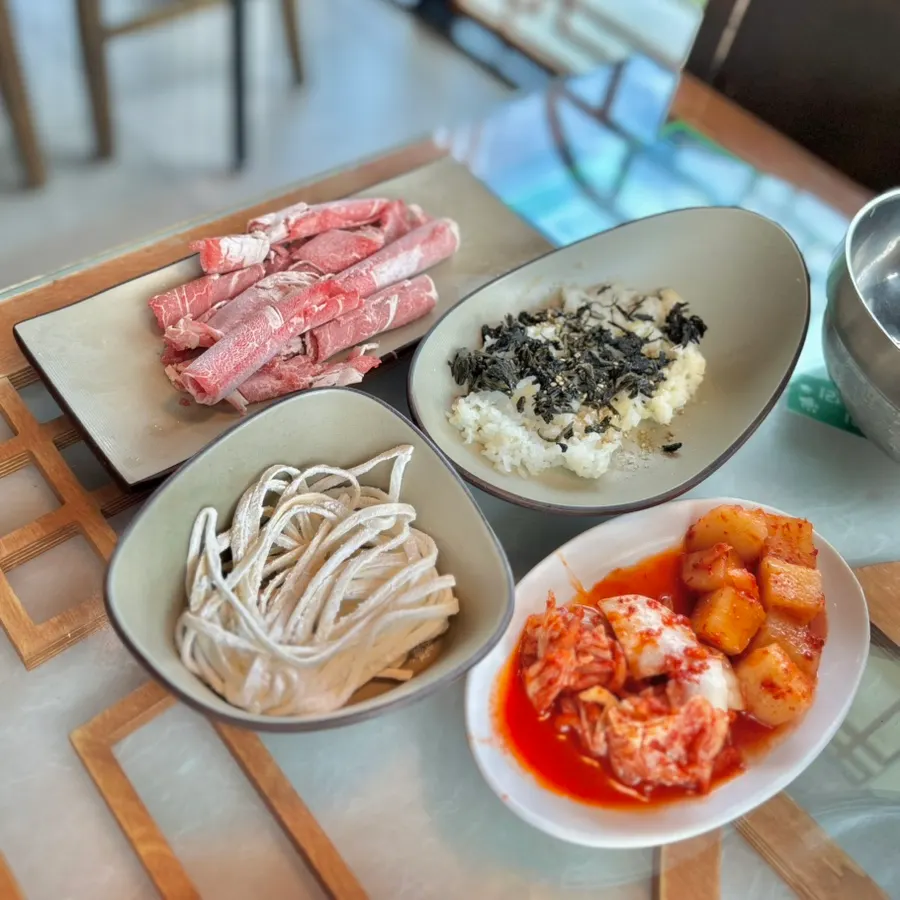 Guide on how to enjoy the beef rib hot pot