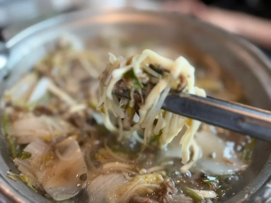고기 국물이 배어든 효은옥 칼국수