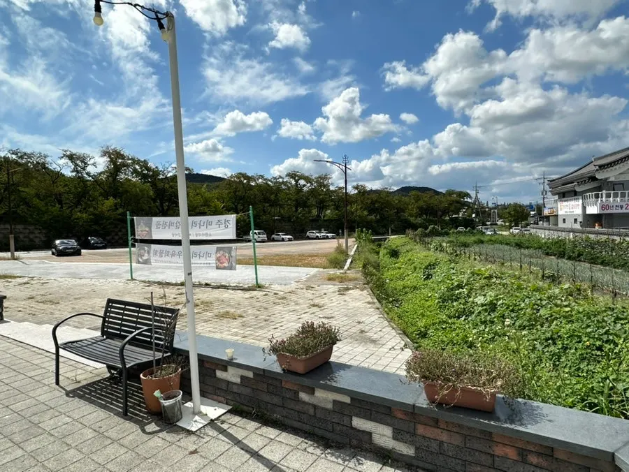 Parking lot at Hyoeunok Gyeongju Branch