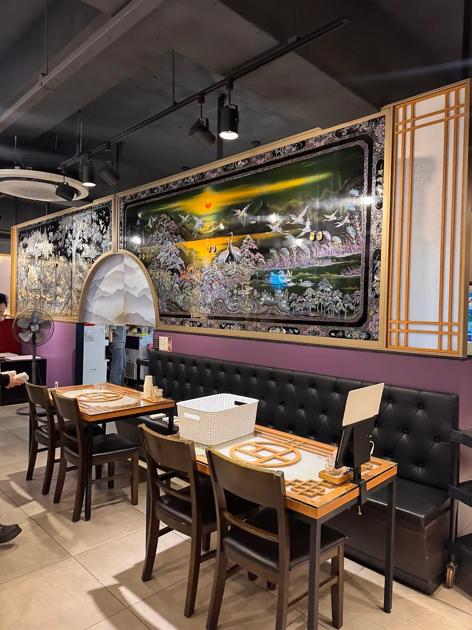 The warmly lit interior of Hyoeunok Gyeongju Branch