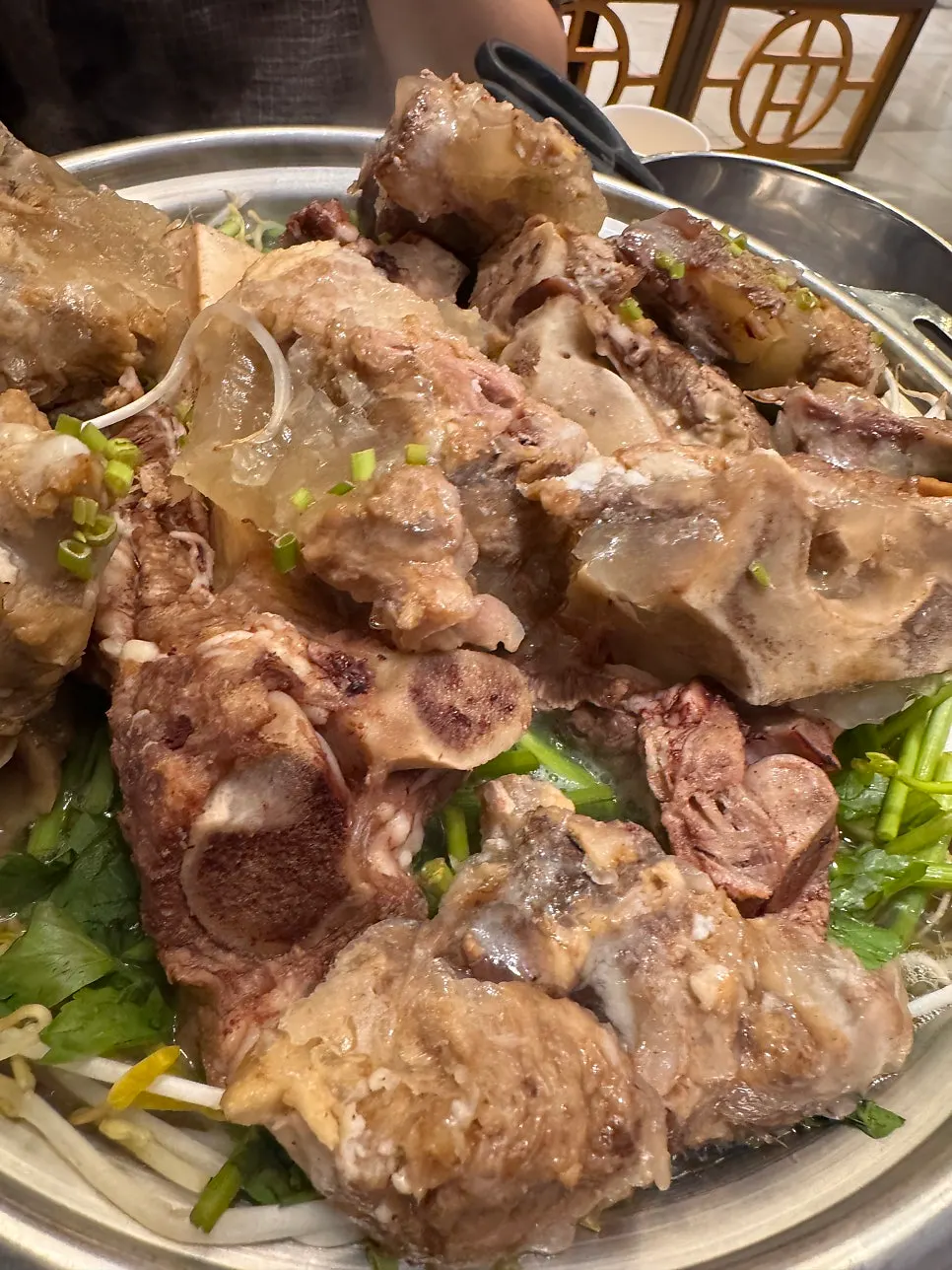 Beef ribs soaked in broth at Hyoeunok