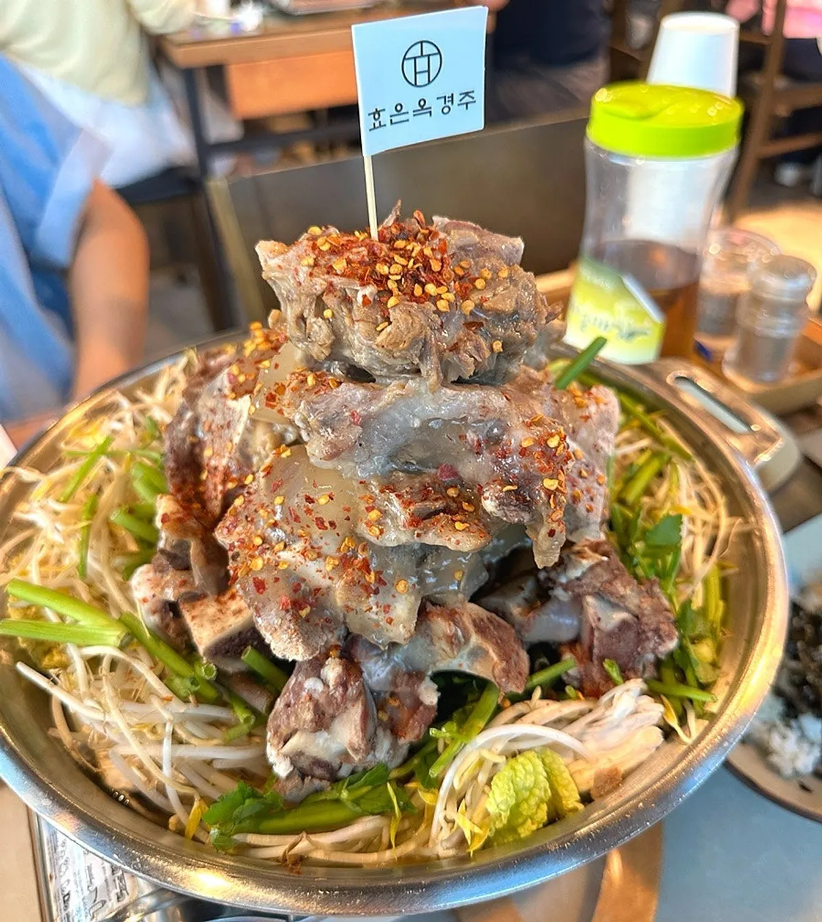 육수와 김치를 담을 수 있는 셀프바