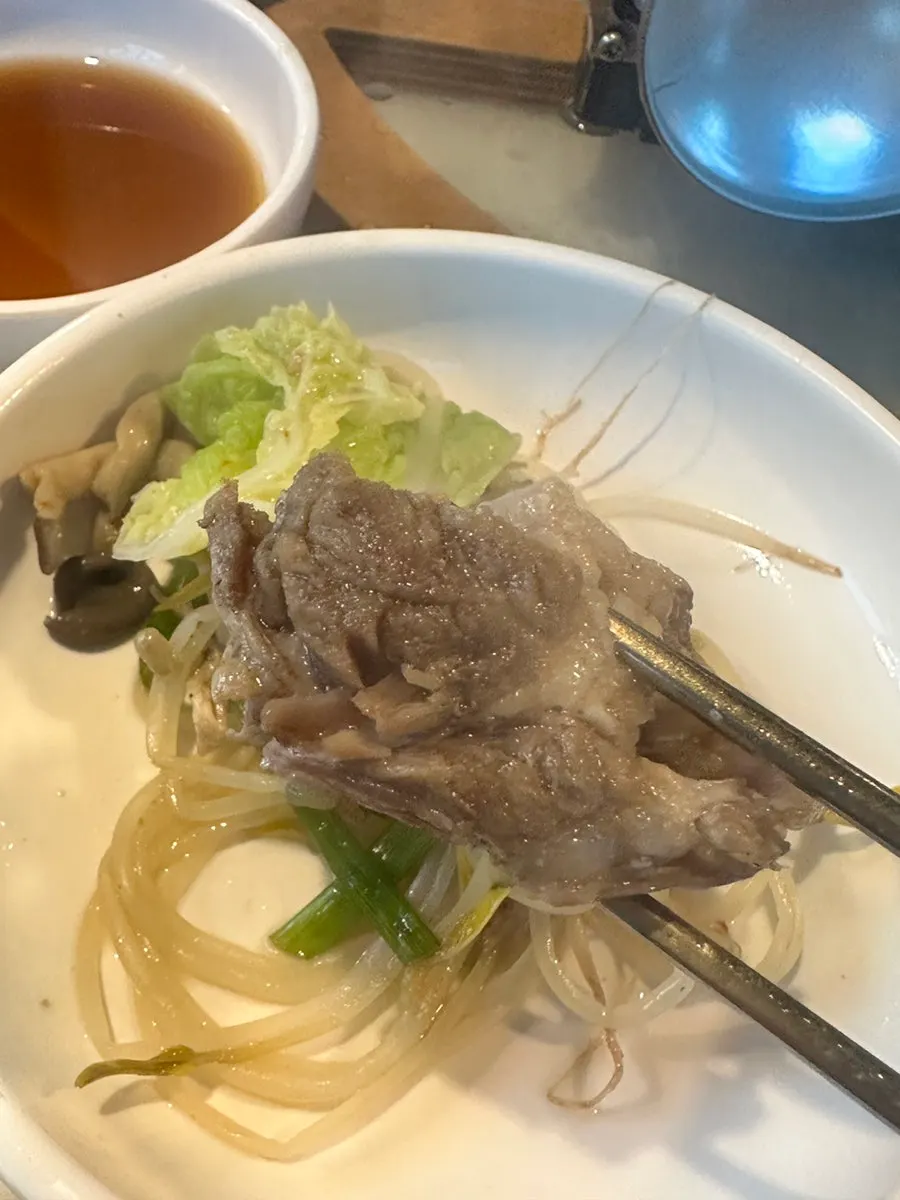 숙주와 미나리에 싸 먹는 소갈비