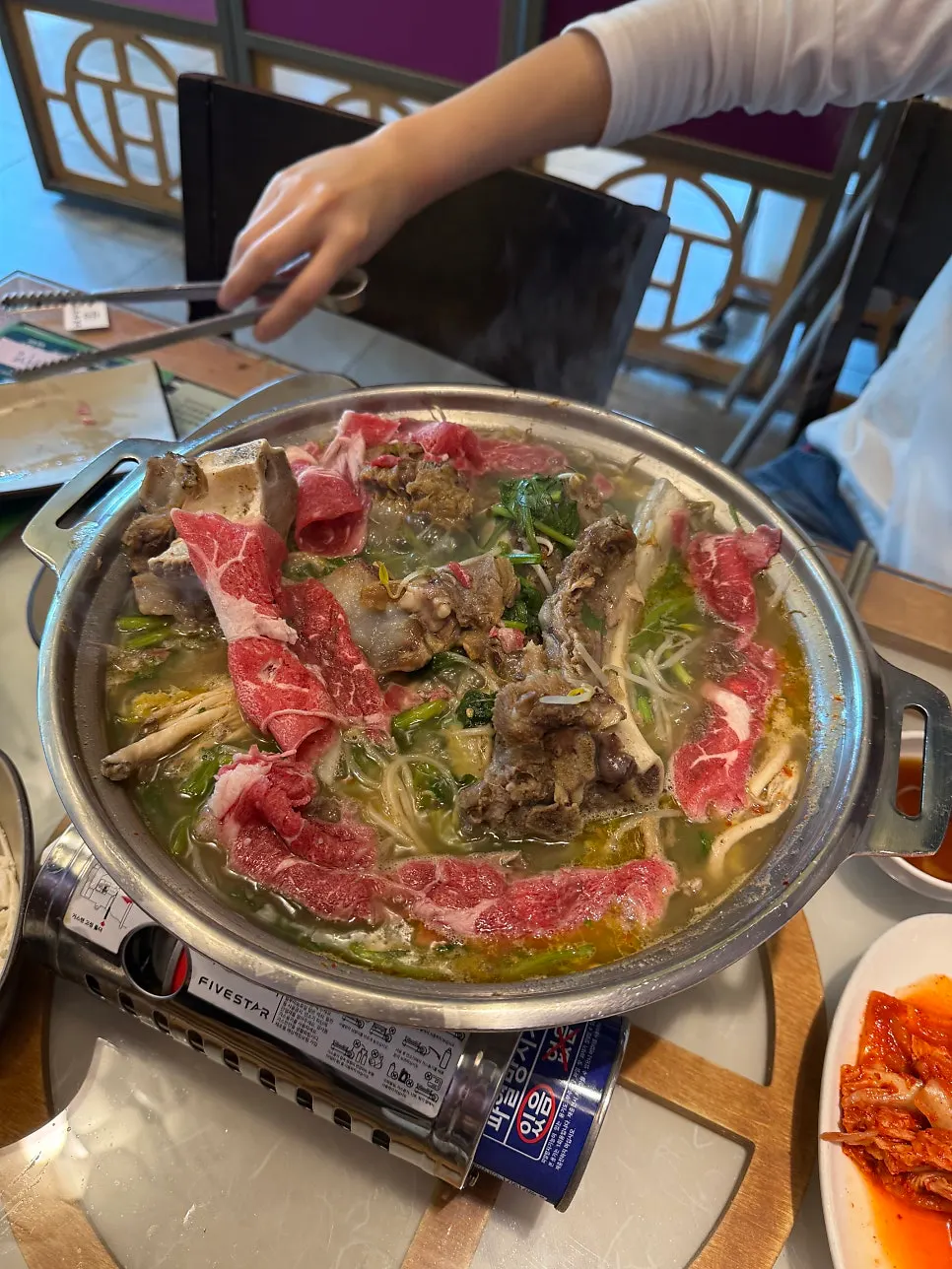 전골과 함께 먹은 깍두기와 김치