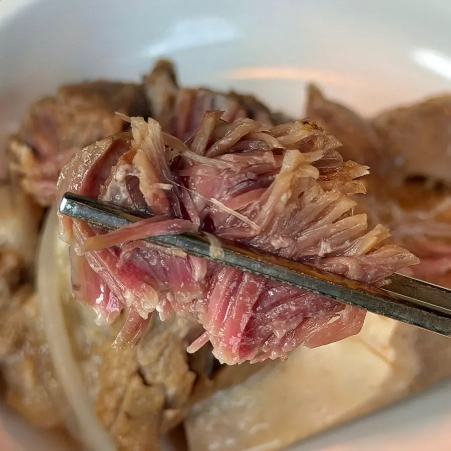 살이 두툼하게 붙은 큼직한 소갈비뼈