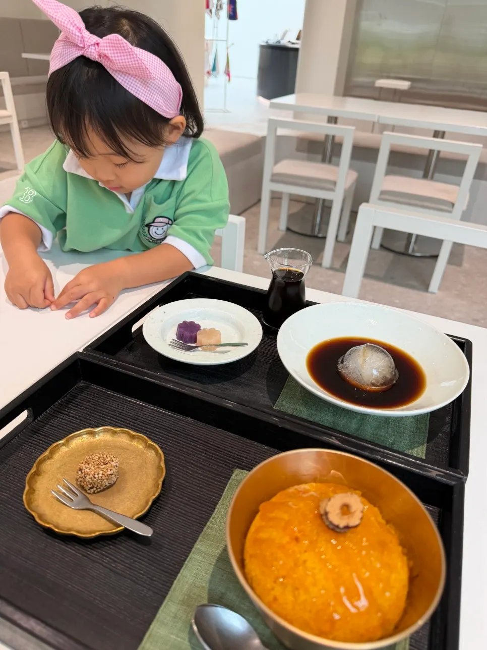 Table setting with pumpkin bingsu and dawan coffee ordered