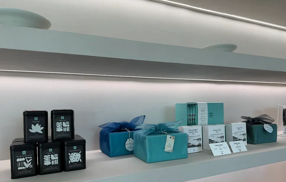 Display case of cakes and baked desserts