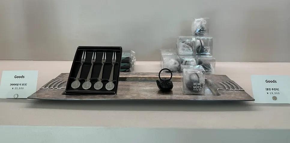 Bibibidang Gyeongju's tea and coffee menu board
