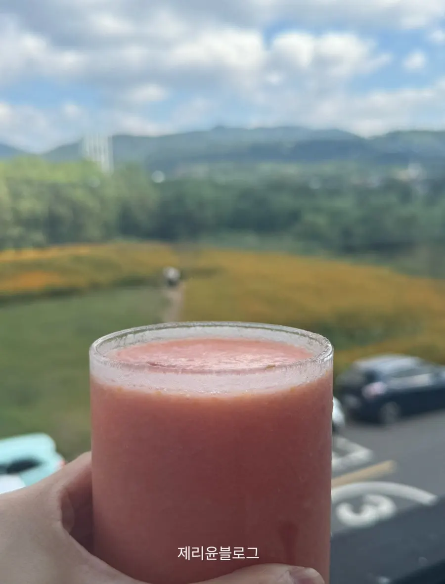 카페 야드 토마토주스와 수제 바닐라빈라떼