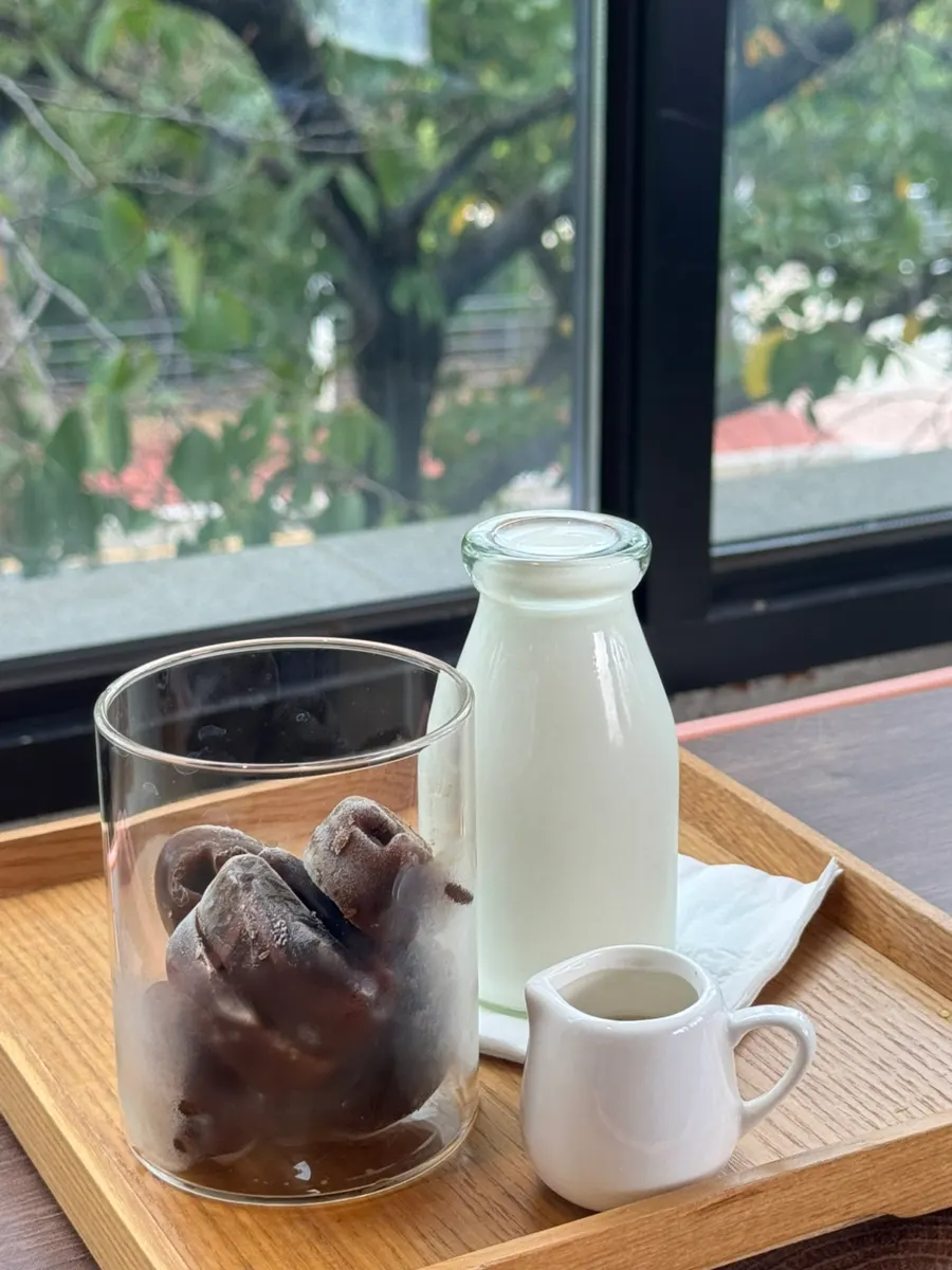 Iced Americano with coffee-bean-shaped ice cubes