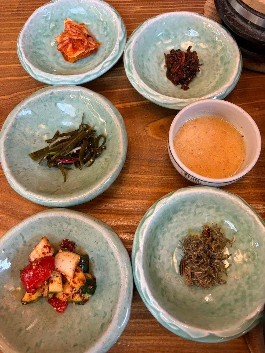 순살갈치조림과 정갈한 기본 반찬