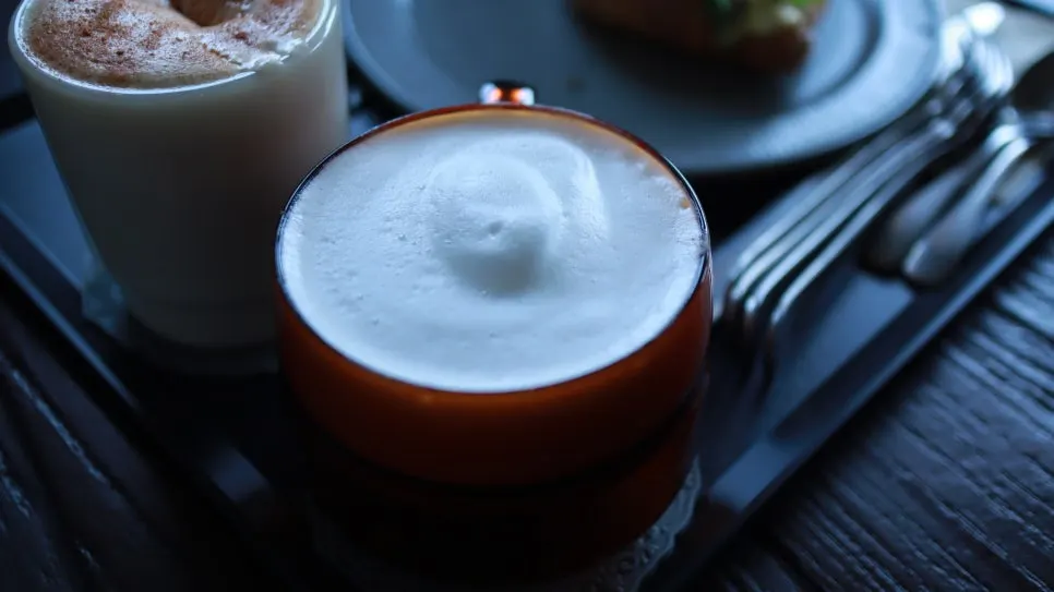 Close-up of the decoration on top of the Bonghwang coffee cup