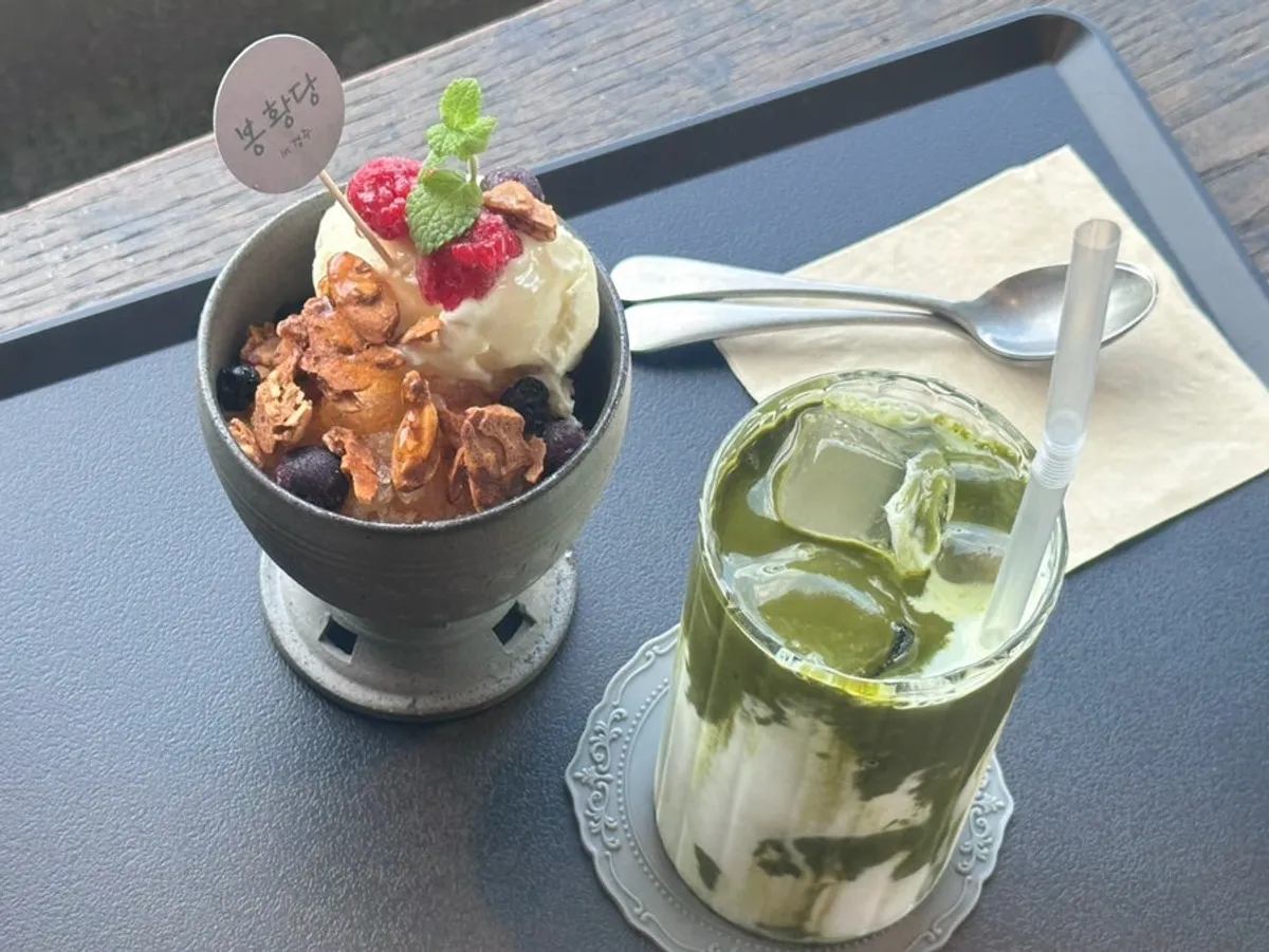 Matcha latte and milk tea parfait at Bonghwangdang