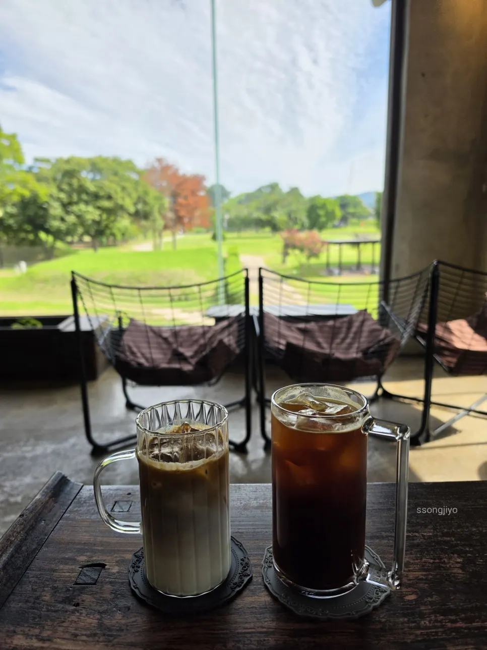 Bonghwangdang café latte and iced americano