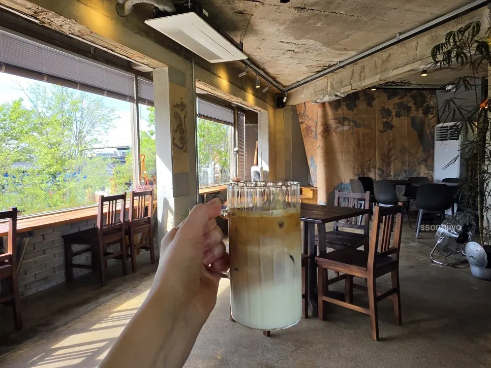 Nutty-tasting café latte from Bonghwangdang