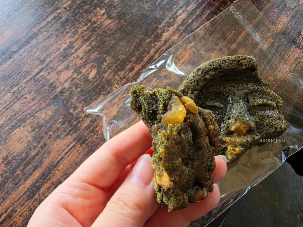 Several sumakse cookies in different flavors