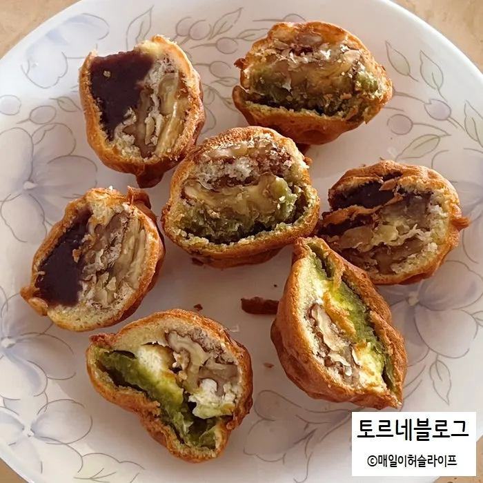 Rice walnut pastries with filling and whole walnuts